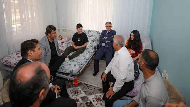 Vali Balcı ve Milletvekili Türkmenoğlu LGMD hastası çocukları ziyaret etti