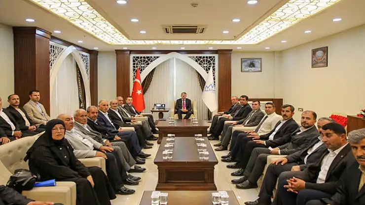 Vali Çelik, Şemdinli muhtarlarıyla bir araya geldi