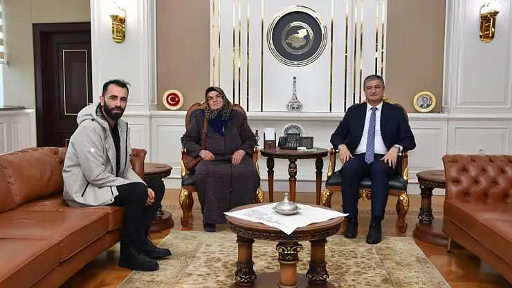 Vali Yavuz, Van'da şehit olan Musa Ceylan'ın ailesini ağırladı