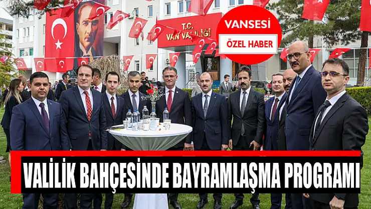 Valilik bahçesinde bayramlaşma programı