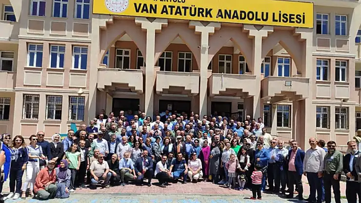 Van Atatürk Lisesi mezunları bir araya geldi