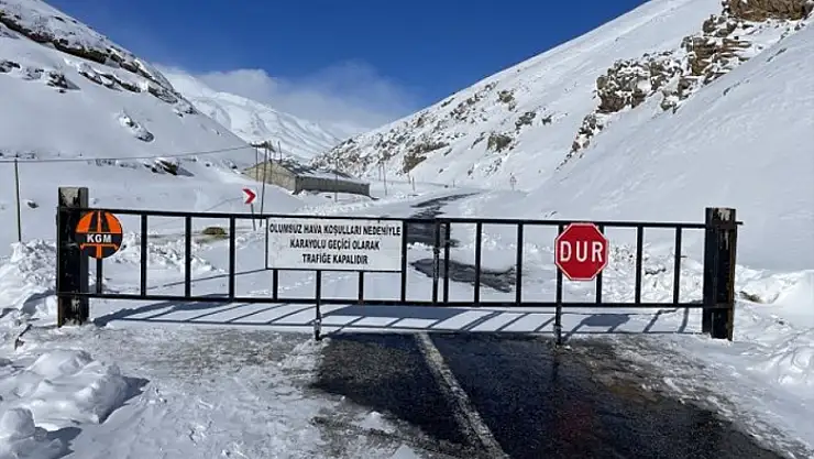 Van-Bahçesaray yolu ulaşıma kapalı