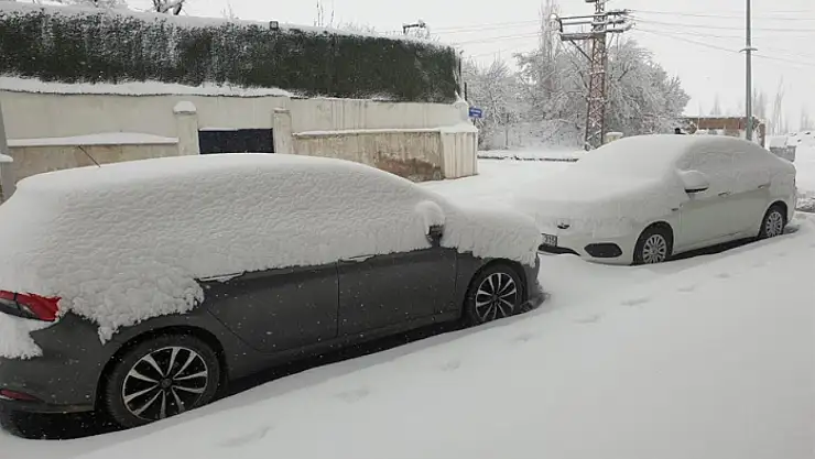 Van Başkale'de okullar tatil edildi