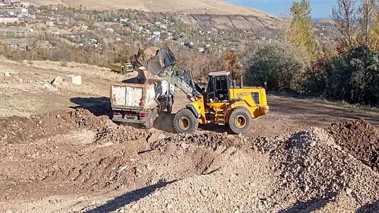 Van Büyükşehir Belediyesi kırsal yollarda çalışmalarını hızlandırdı