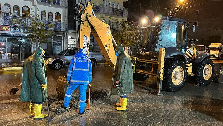 Van Büyükşehir'den gece mesaisi