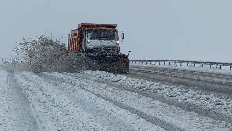 Van'da 11 yerleşim yerinin yolu ulaşıma kapandı