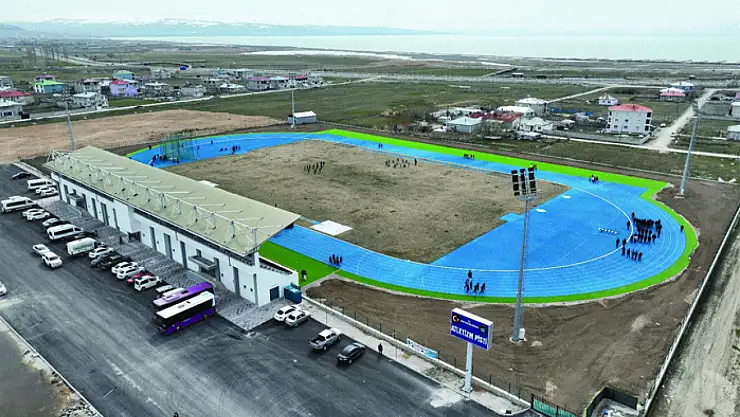 Van'da 8 kulvarlı atletizm pisti hizmete açıldı