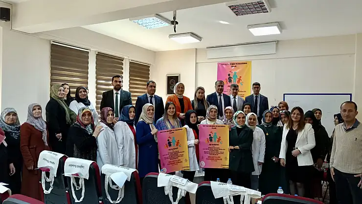 Van'da Aile Akademisi Eğitimleri Devam Ediyor