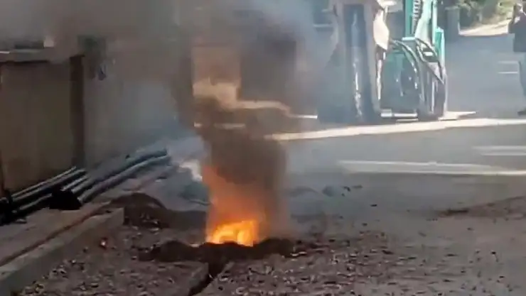 Van'da alt yapı çalışması yapılırken yangın çıktı