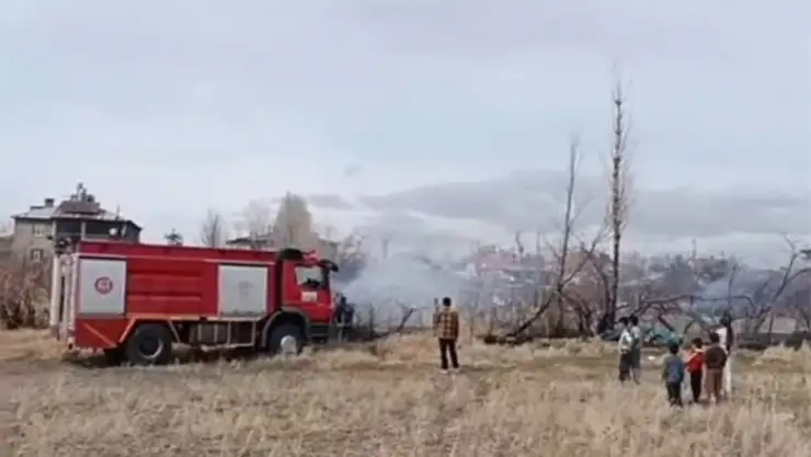 Van'da anız yangını