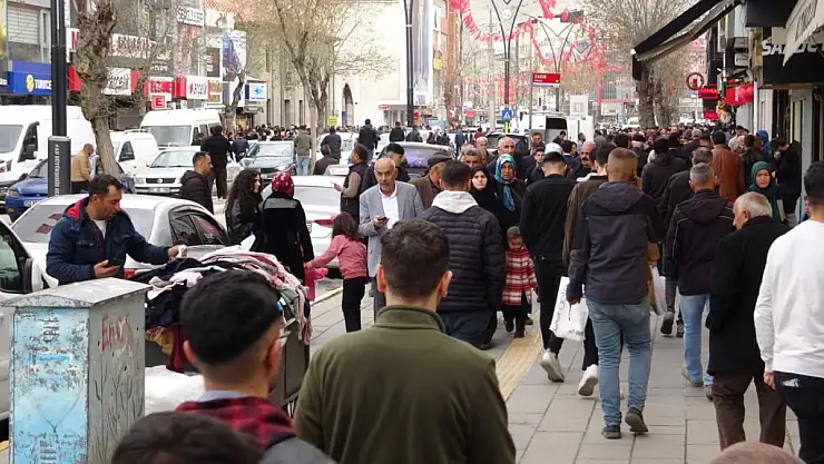 Van'da bayram alışverişinde son gün yoğunluğu