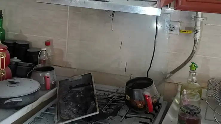Van'da bir evde aspiratörde biriken yağlar yangına neden oldu