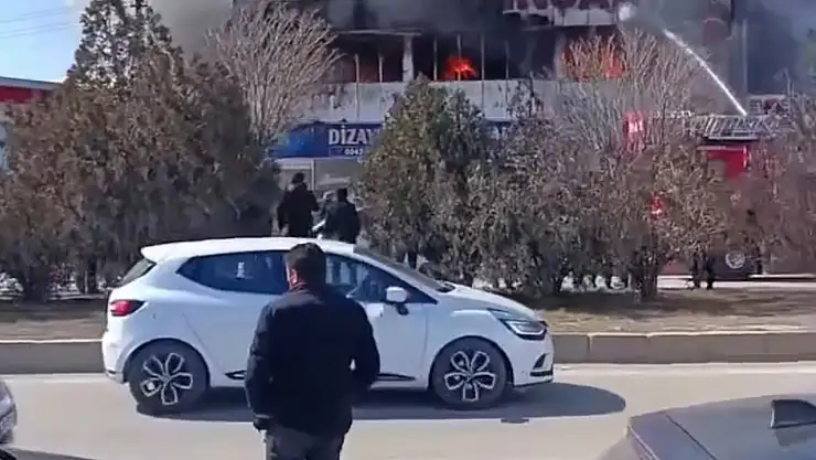 Van'da bir iş yerinde yangın!