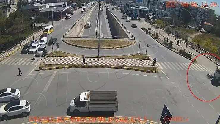 Van'da bisikletli öğretmenin hayatını kaybettiği feci kaza kamerada