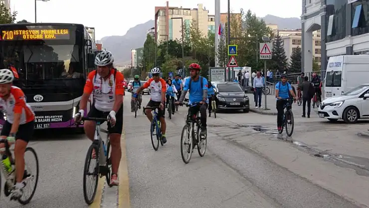Van'da bisikletliler Avrupa Hareketlilik Haftası için pedal çevirdi