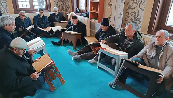 Van'da camilerde mukabele okunuyor