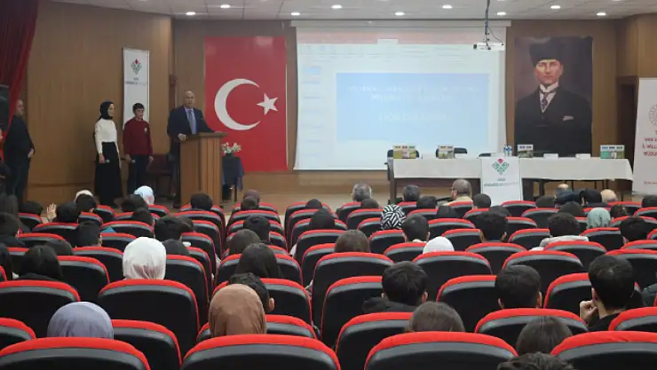 Van'da Cengiz Aytmatov paneli gerçekleştirildi