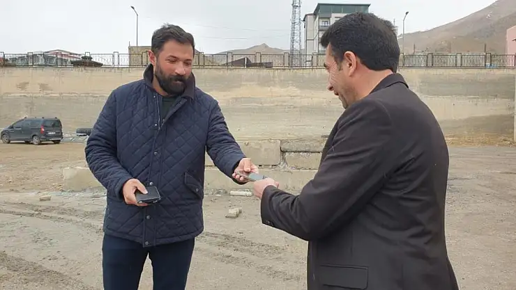 Van'da cep telefonu ile midibüsü takas ettiler