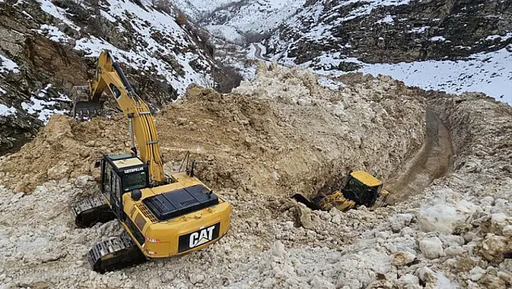 Van'da çığlar düşmeye devam ediyor