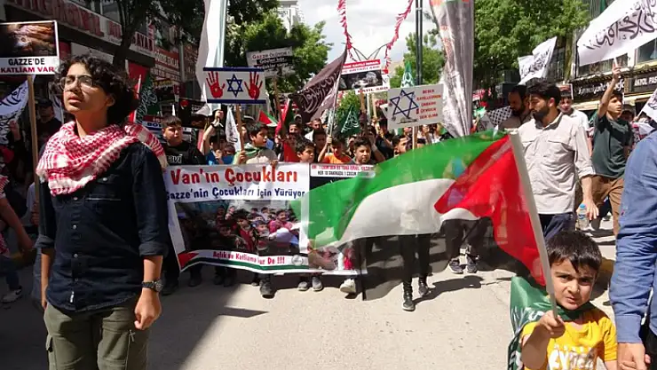 Van'da çocuklardan Gazzeli akranlarına destek yürüyüşü