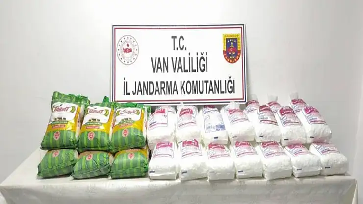 Van'da çok sayıda kaçak eşya ve gıda ele geçirildi