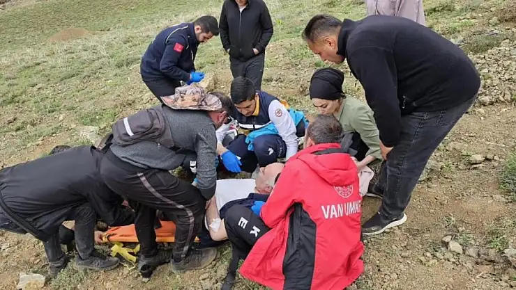 Van'da dağda ot toplarken rahatsızlanan vatandaşın imdanına UMKE yetişti