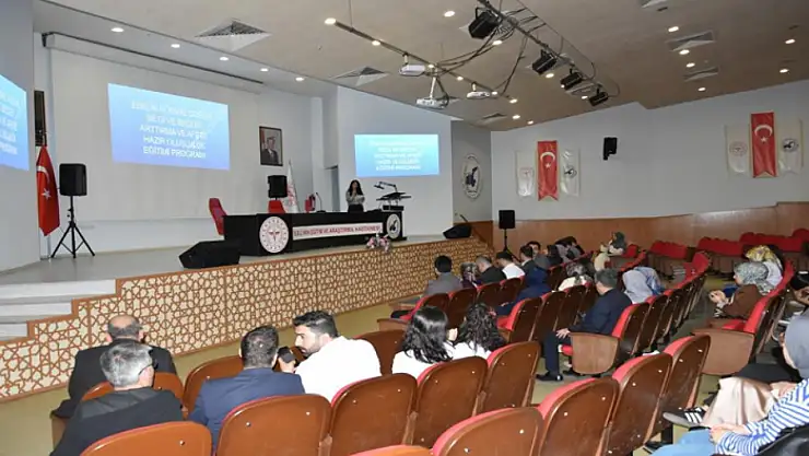 Van'da 'Ebelik Normal Doğum Bilgi ve Beceri Artırma ve Afete Hazır Oluşluk Eğitimi' başladı