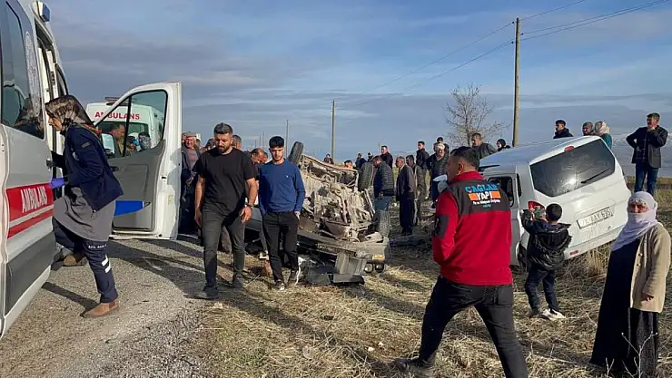Van'da feci kaza! 5 yaralı...