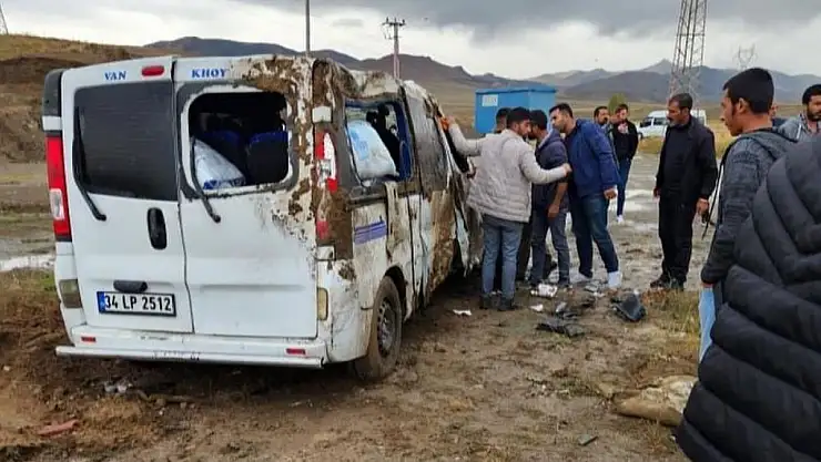Van'da feci kaza! Yaralılar var...