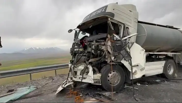 Van'da feci kaza! Yaralılar var...