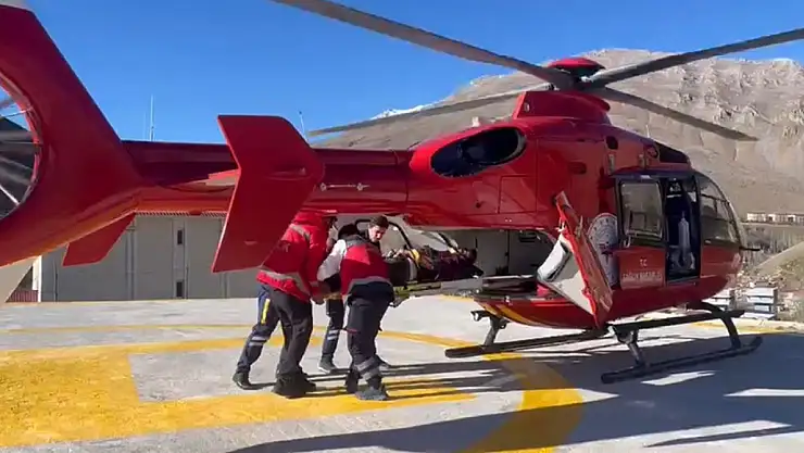 Van'da Feci Kazada yaralanan şahıs için helikopter havalandı