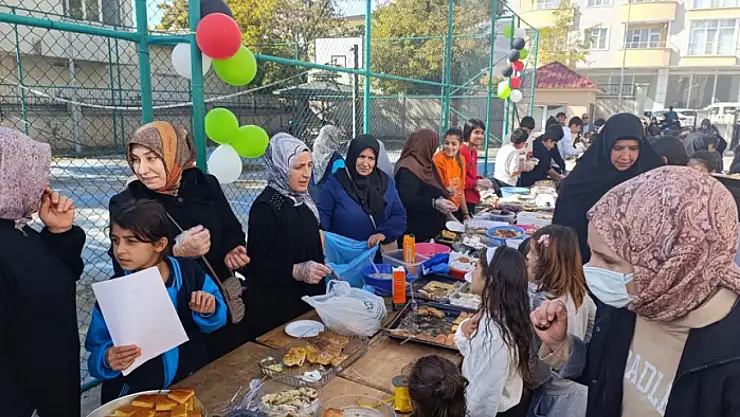 Van'da Gazze yararına hayır panayırı düzenlendi