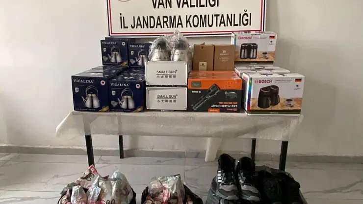 Van'da kaçak sigara ve malzeme ele geçirildi