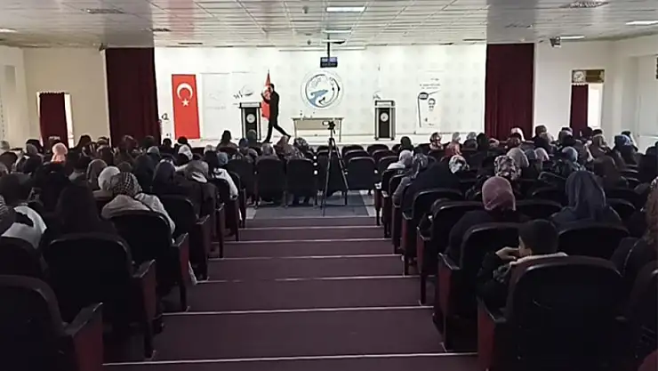 Van'da 'Kadının Gücü Van'ın Gücü' programı düzenlendi