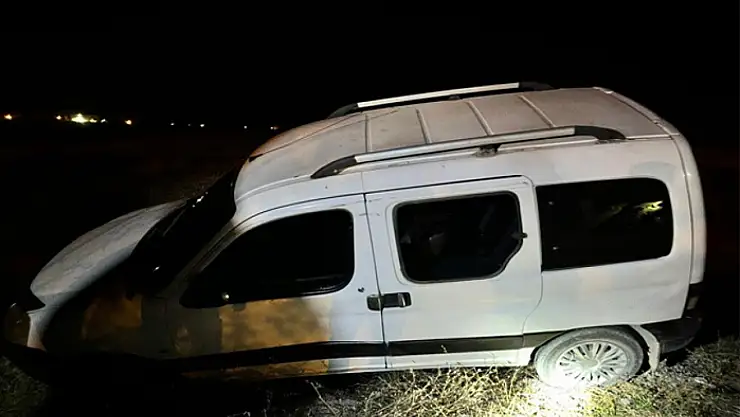 Van'da kamyonet takla attı