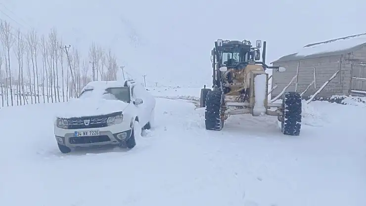 Van'da karla mücadele çalışması 40 yol ulaşıma kapandı