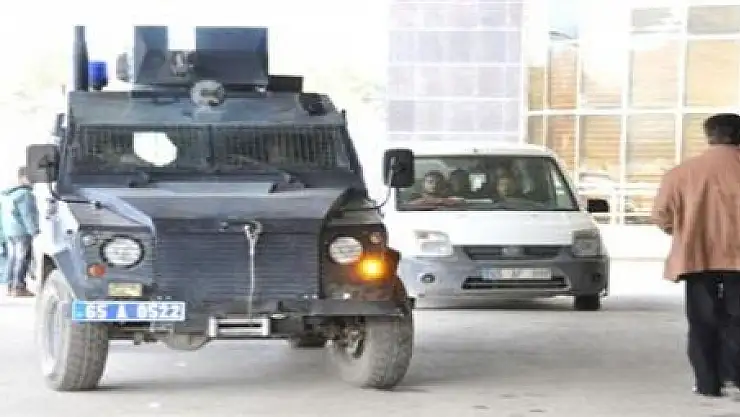 VAN'DA ÜÇ GÖZALTI