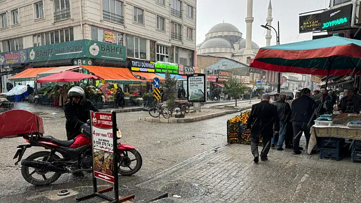 Van'da kısa süreli dolu yağışı