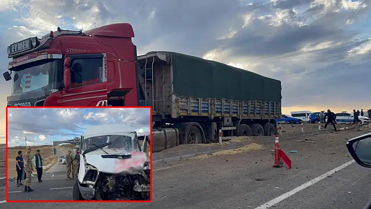 Van'da kötü kaza! Öğrenci servisi ile tır çarpıştı