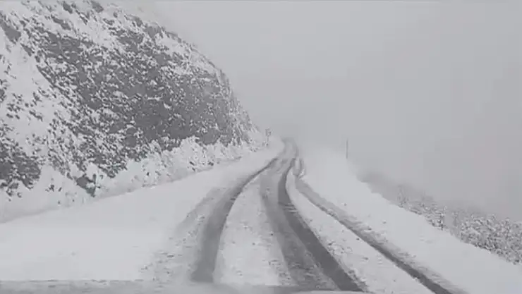 Van'da mevsimin ilk karı yağdı