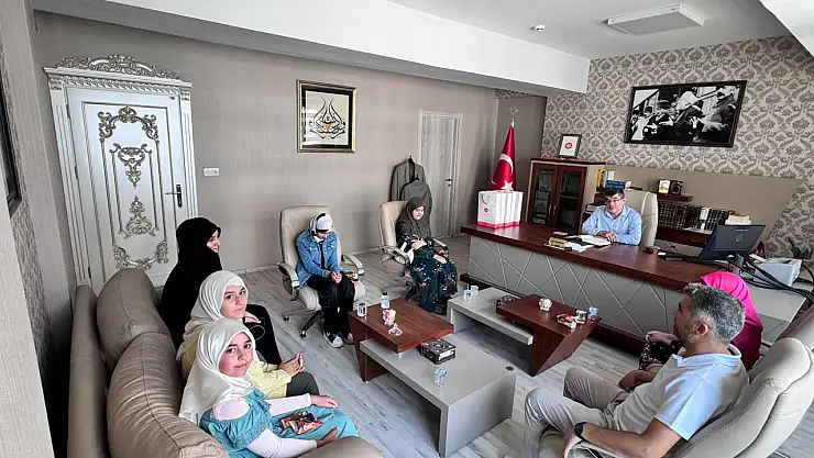 Van'da müftülükten hadis ezberleyen öğrenciye hediye kitaplar