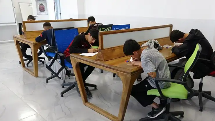 Van'da öğrenciler ara tatilde hem öğrendi hem yarıştı