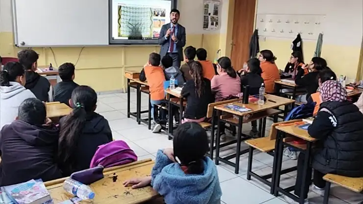 Van'da öğrencilere 'Ariflerin Satrancı' oyunu tanıtıldı