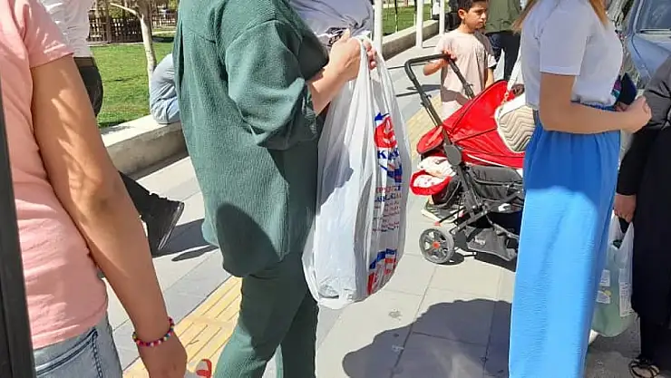 Van'da Öğrencilere Kırtasiye Yardımı