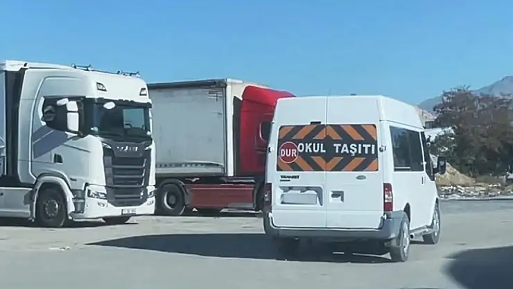 Van'da 'okul taşıtı' yazan araçta 35 kilo metamfetamin ele geçirildi