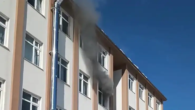 Van'da okulda yangın