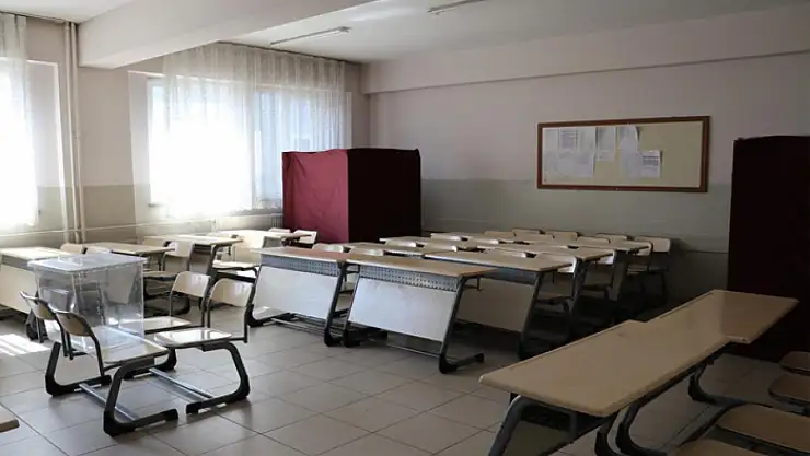Van'da okullarda sandıklar kuruldu
