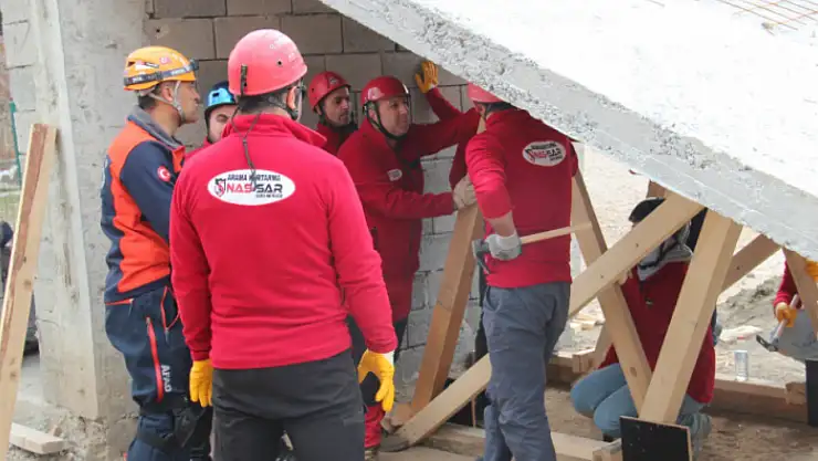 Van'da olası depreme tam donanımlı hazırlık