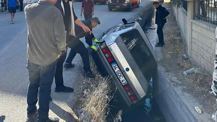 Van'da otomobil su kanalına düştü: 1 yaralı