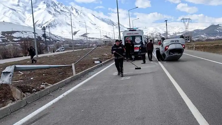 Van'da otomobil takla attı